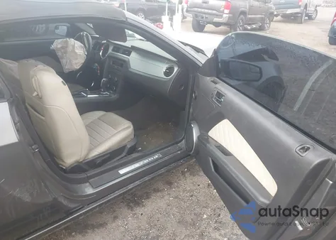 2013 Ford Mustang V6 Premium z USA, uszkodzony, nr VIN 1ZVBP8EM8D5213914